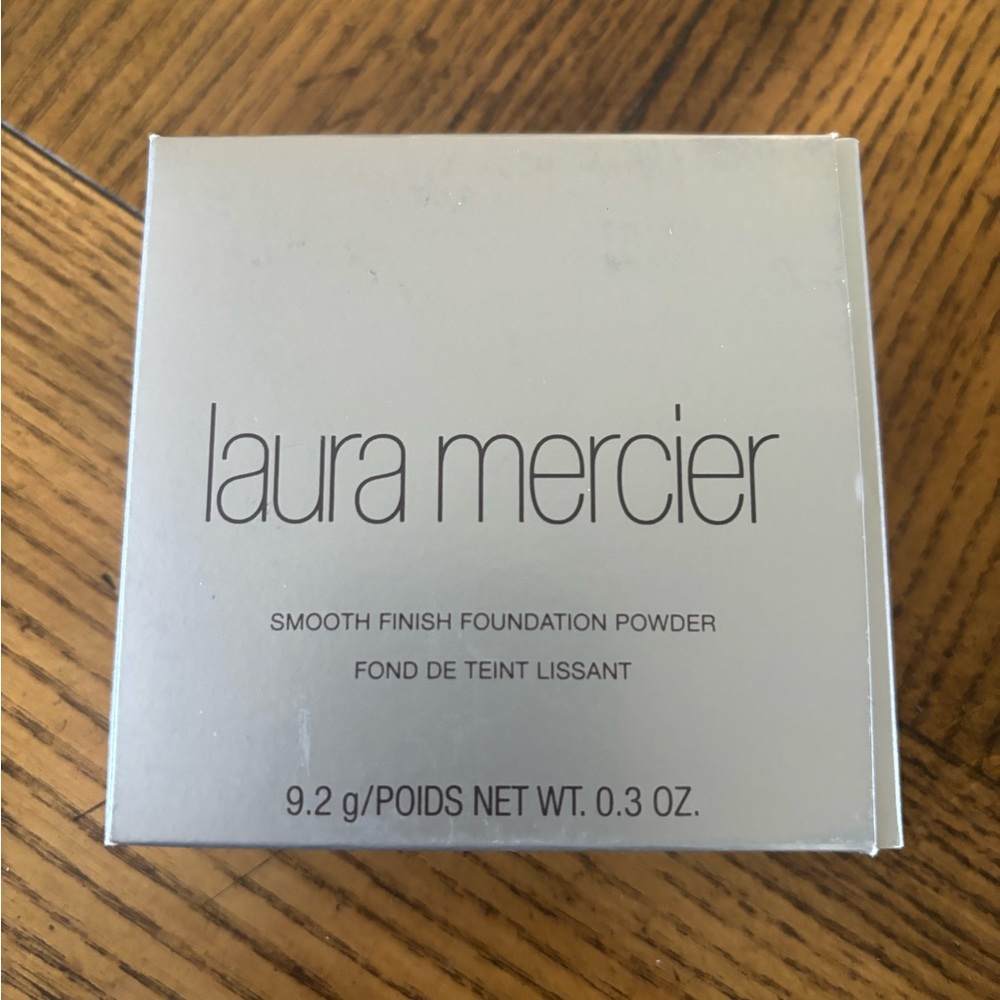 Laura Mercier smooth finish foundation powder Number 13 - Picture 4 of 5
